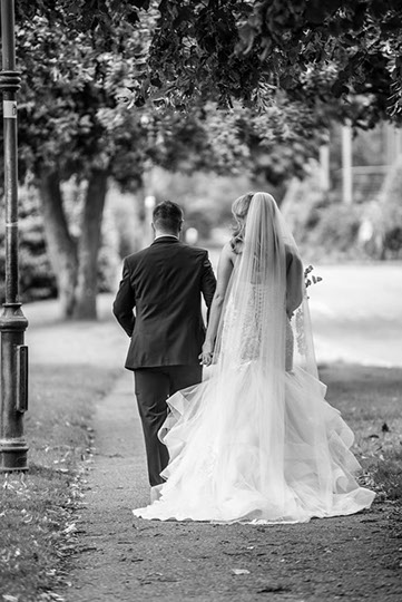Outdoors wedding picture.